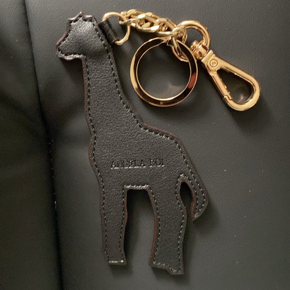 Angela Roi Geometric Giraffe Keychain - Picture 2 of 4